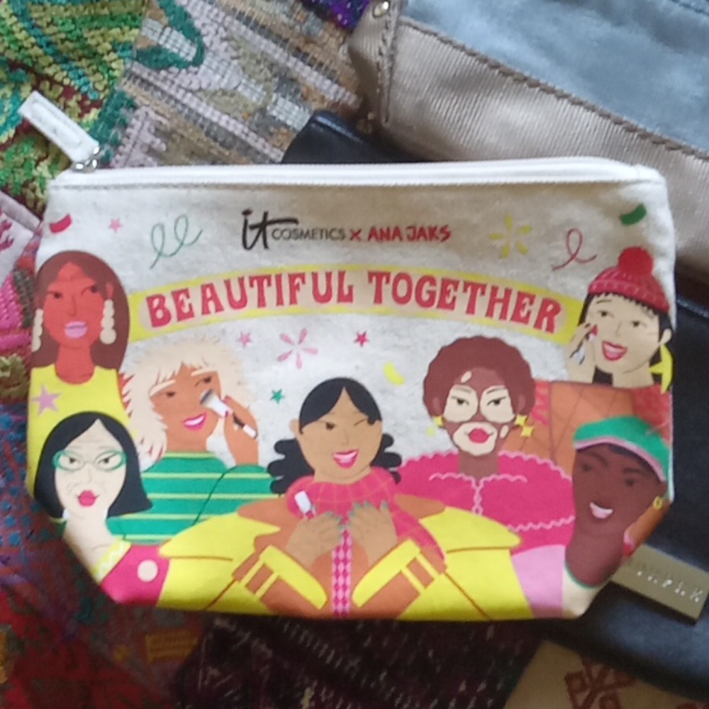 Makeup bag bundle - Picture 2 of 4